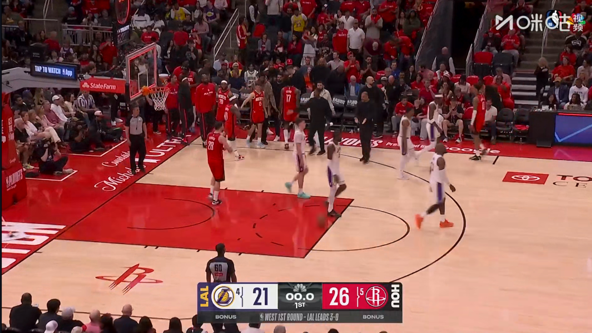 首节湖人21：26落后火箭5分，今天开局5打8了。湖人vs火箭