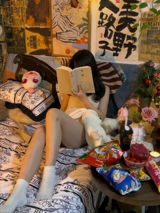 刚刷到香港一位女生的14㎡蜗居，看完只想说：这哪是房子，分明是“空间魔法”现场！