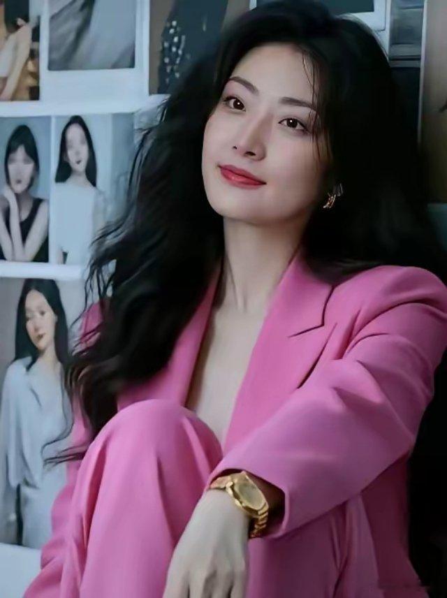 44岁的宗馥莉瘦身成功，重回巅峰，女为悦己者容，干练精致的事业心女强人。宗馥绿虽
