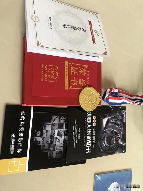 上个月刷到头条创作者中心的消息，点进去才发现自己居然拿到了“月度优质内容创作者”