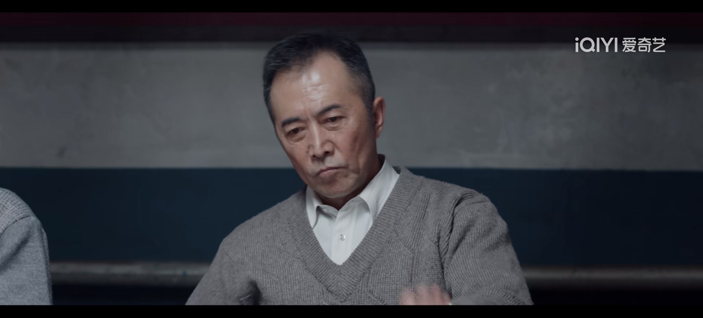马苏说他家日子过得还挺好的，他干啥杀人哪，这是。手上的冻疮也挺真实的。于叔在这一