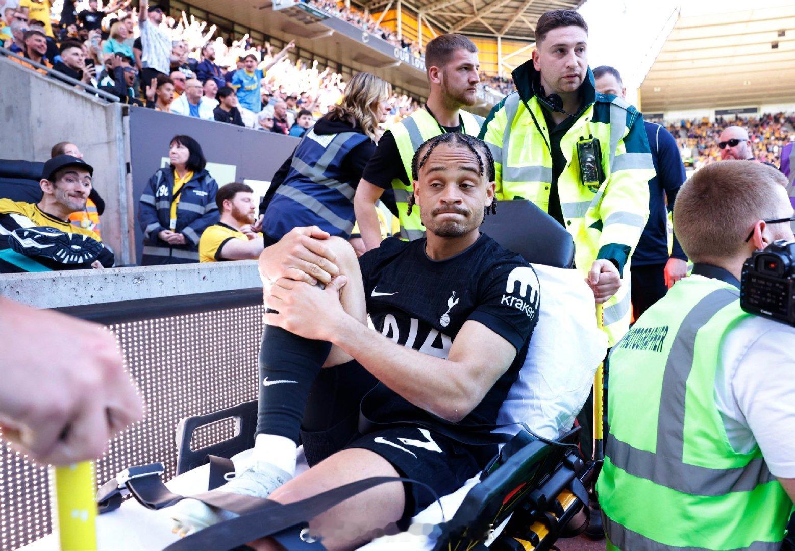 西蒙斯十字韧带撕裂无缘世界杯 世界杯多个消息源确认：热刺中场，23岁荷兰国脚哈维