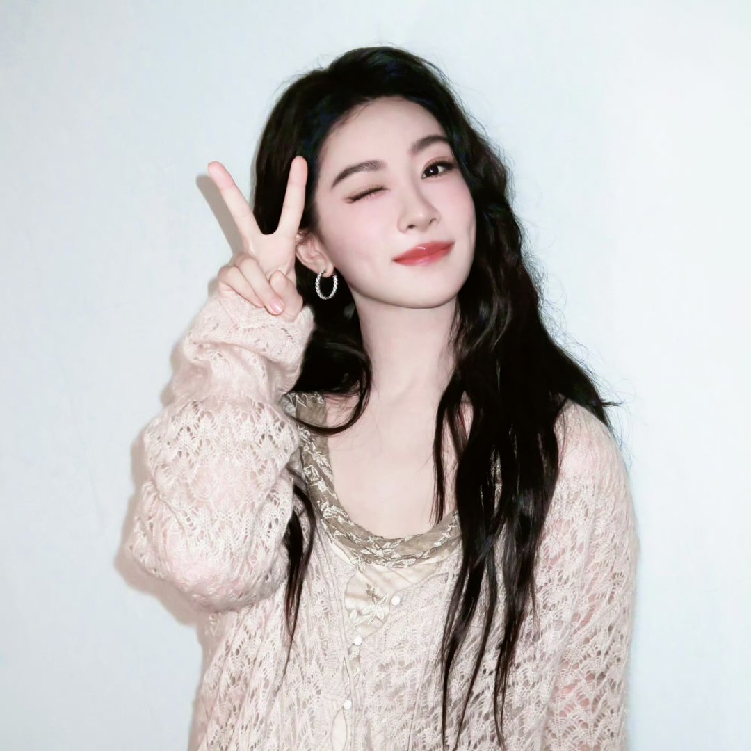 杨紫杨紫玉兰花开君再来   杨紫董竹君 我要等夕阳掉进了海里，我就背上你，去寻摸