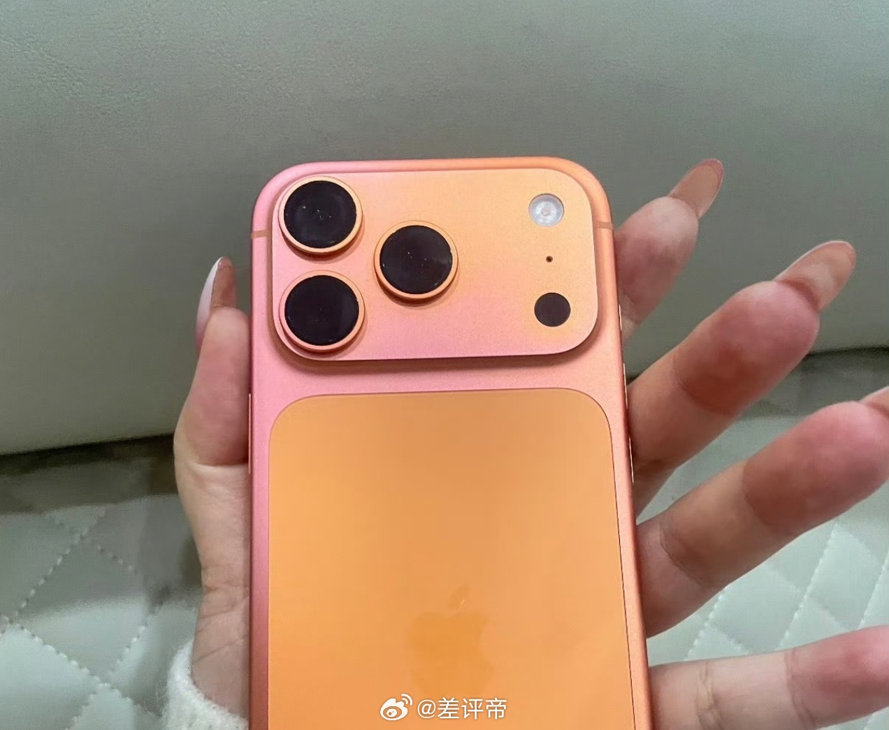 iPhone17只用一个月橙色变粉色真的有这么离谱吗？不是我为苹果说话呀，这有点