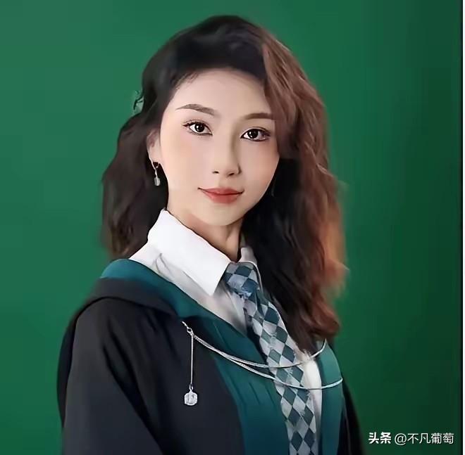 裴轶教授长得那么好看，可惜就是脑子不好使，一个法学院助理教授、硕导、院长助理，你