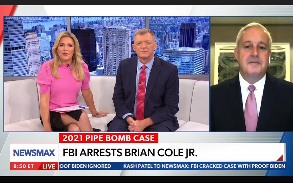 新闻快讯——周五，一名弗吉尼亚州男子首次出庭受审，他被指控在美国国会抗议活动前夕