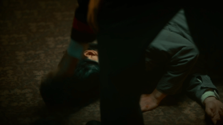 杨文远 用玩具剑对抗世界的傻子 玩具剑虽小，却能划破黑暗！杨文远用这看似可笑的武