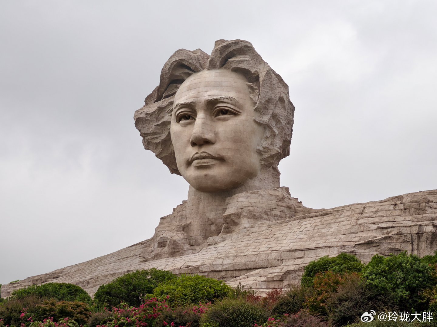 伟大领袖毛主席指引我们向前进  ​​​