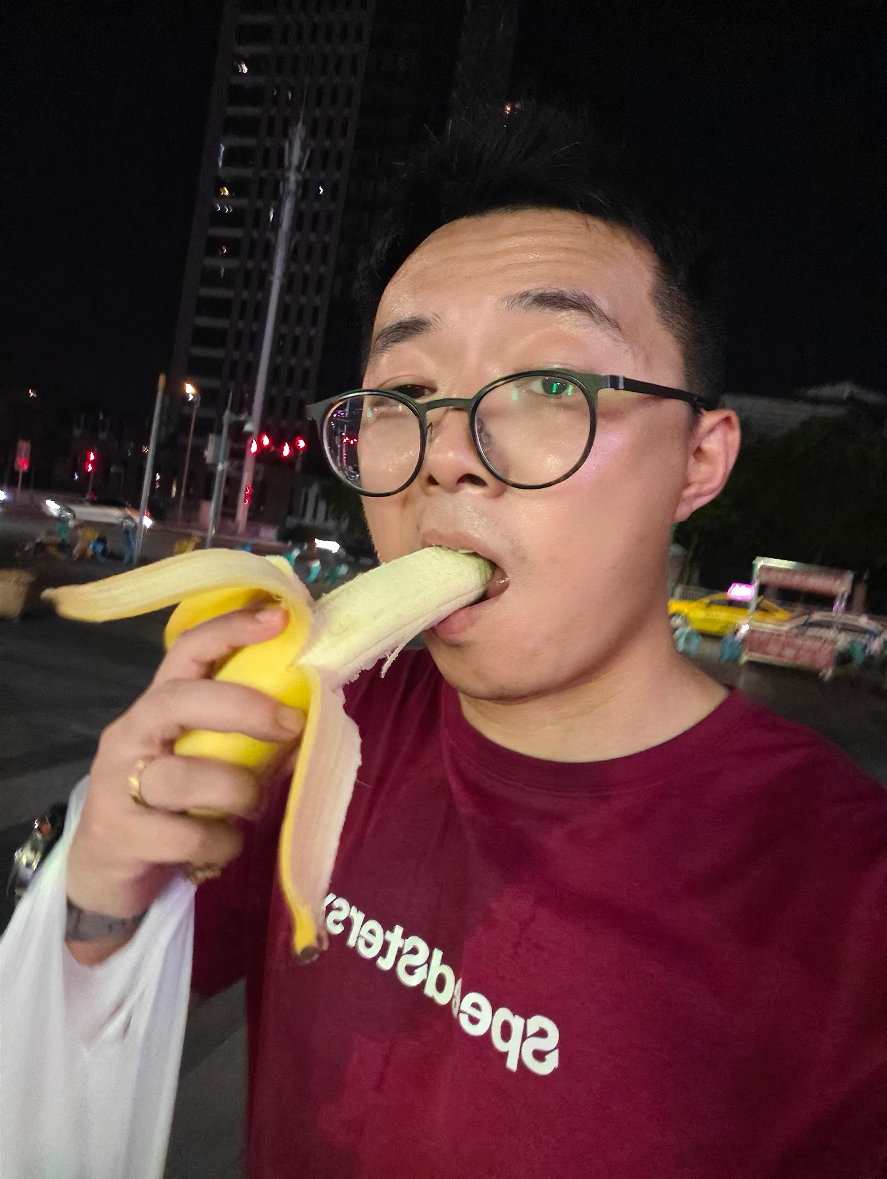过来人说减脂期练后需要来根烂香蕉不然会缺钾听劝，猛猛来一根已练不欠坚持运动打卡