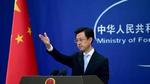 5月15日，外交部发言人郭嘉昆准时坐在了例行记者会的发布台前，台下坐满了来自国内