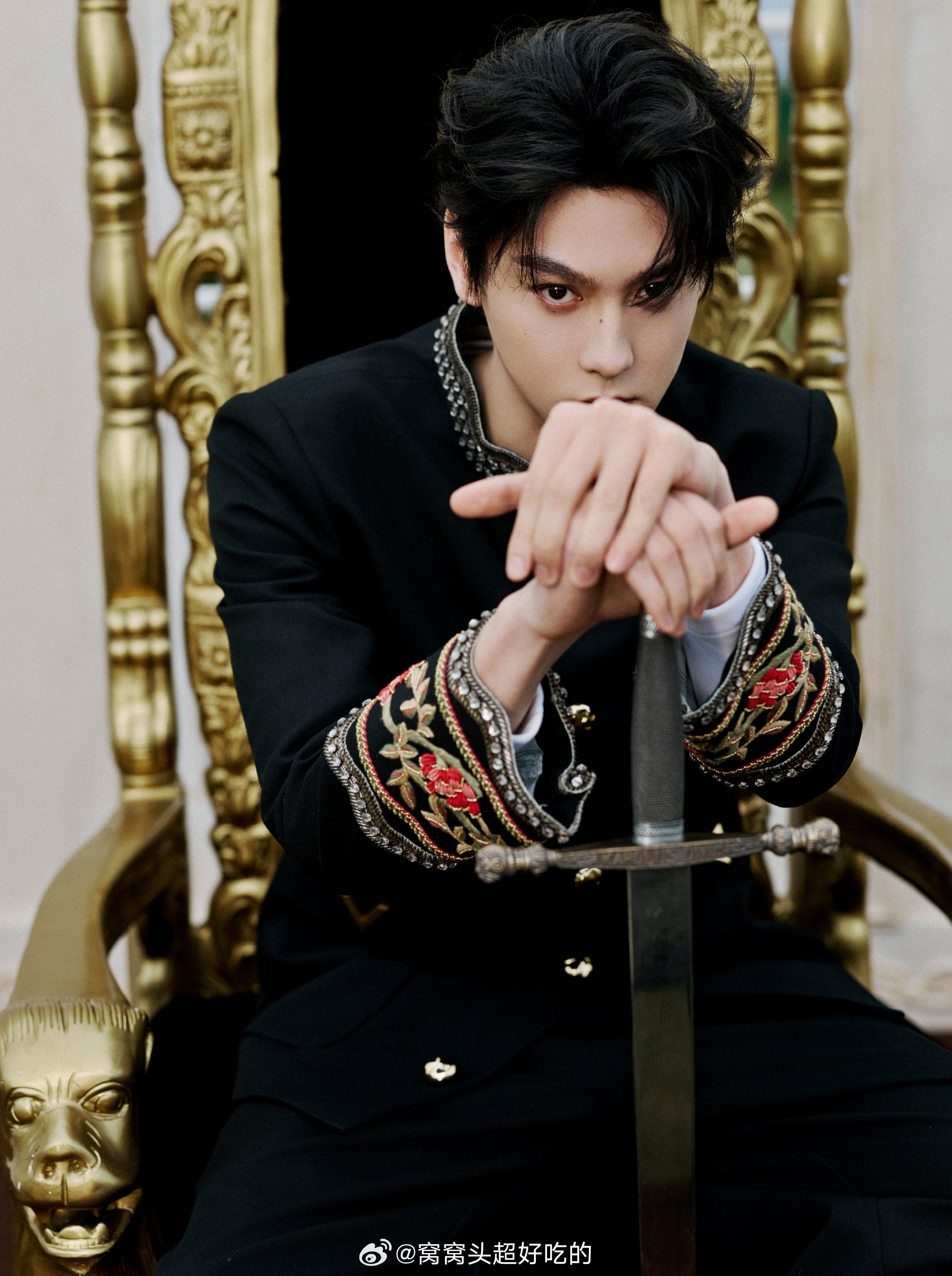 田栩宁 今日品牌直播出图，柠檬水的超帅骑士。 