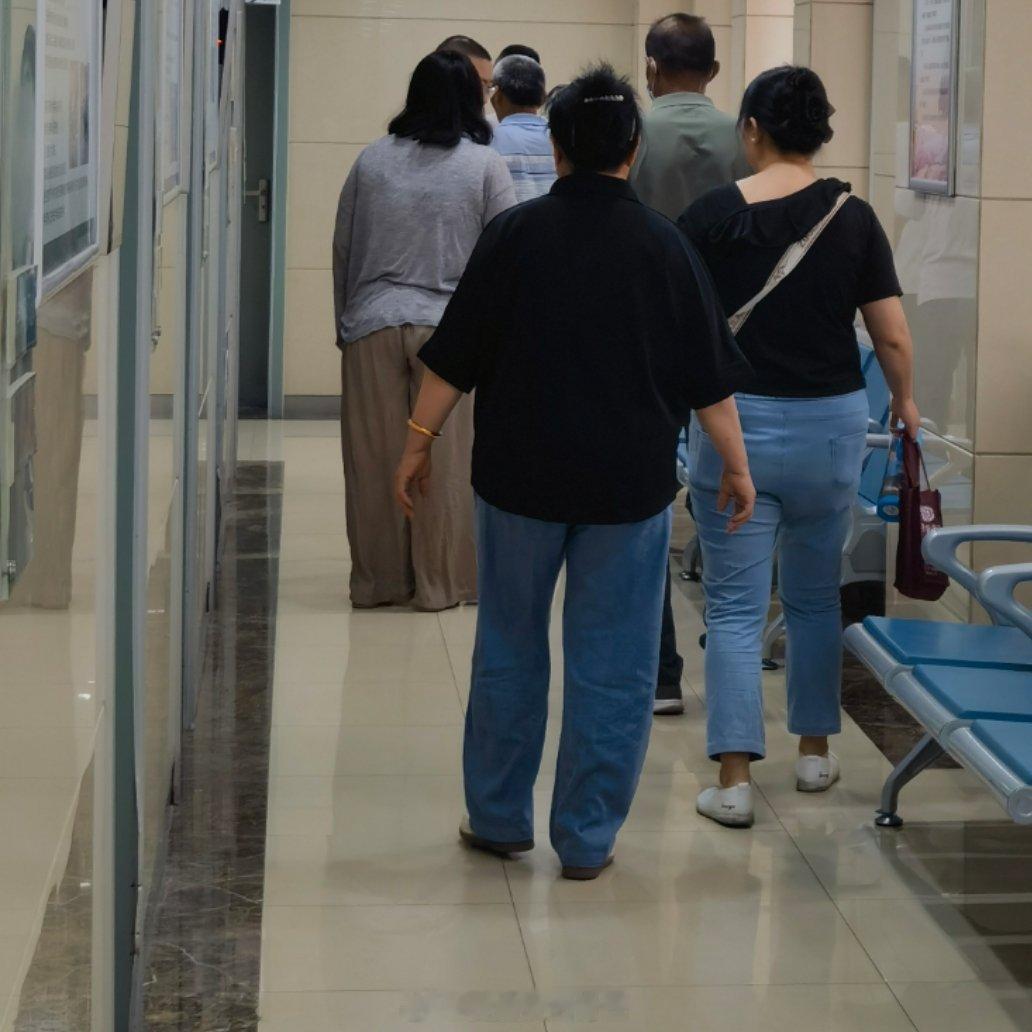 #卫健局回应女子遭男医生猥亵#所以说，有女患者独自来就诊，男医生为女患者进行体格