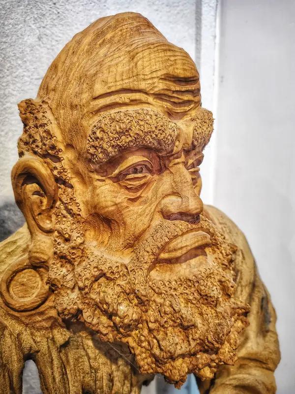“曾经少年多狂暴，如今已是半老翁”，这诗句简直是我当下心境的写照。年轻时，就像曹