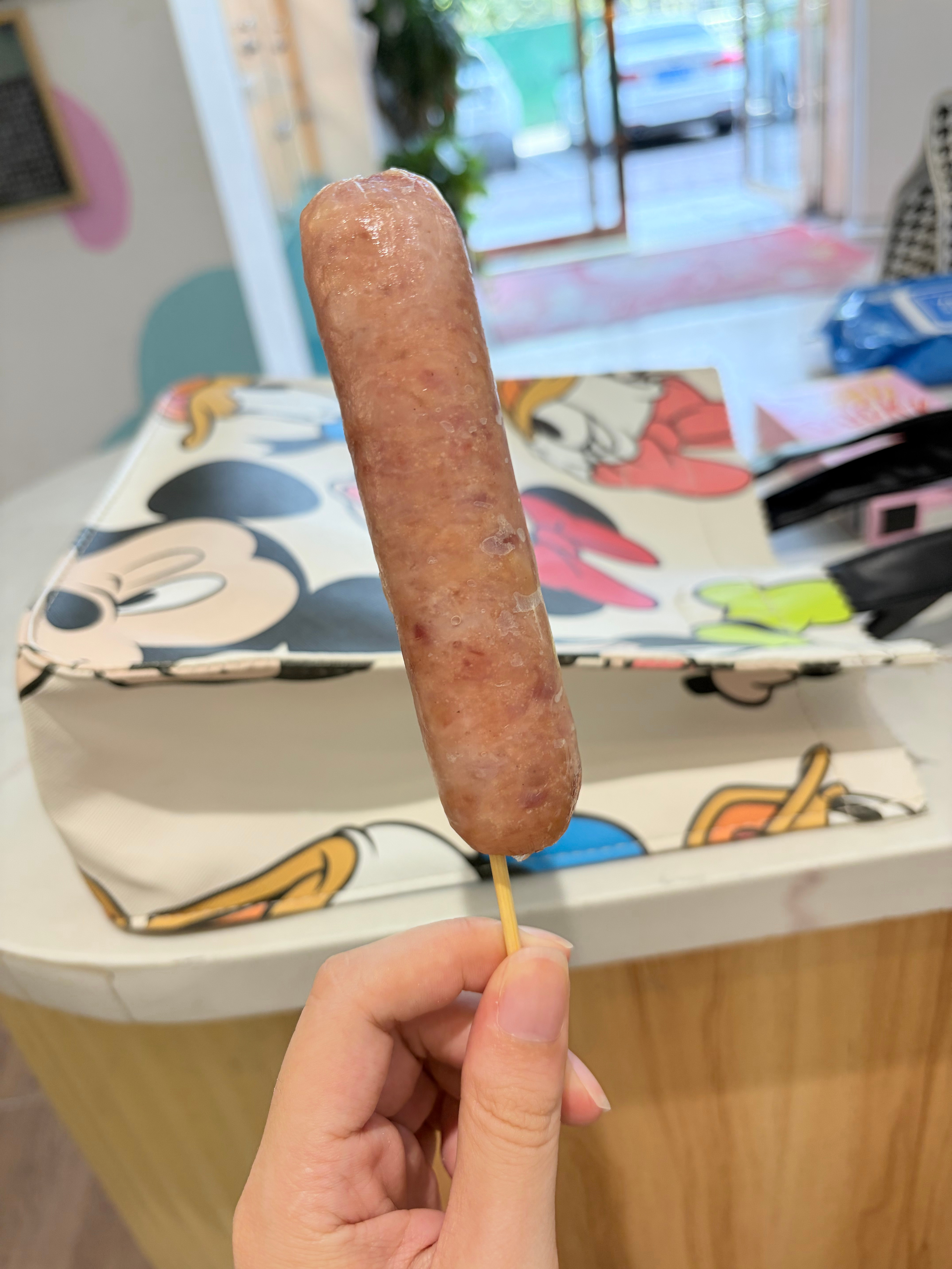 早餐～人生的一半。是真的。我今天吃了一根烤肠一个鸡蛋今日十分棒！早安～ 