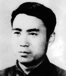 1974年，史云峰被一阵急促的敲门声吵醒，他起身开门，却被几个陌生人抓走，被折磨