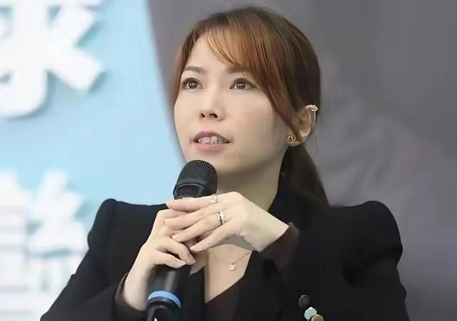 陈智菡打脸吴峥，陈智菡最近可能受她的哥哥馆长的影响，对大陆有了更积极与正面的看法