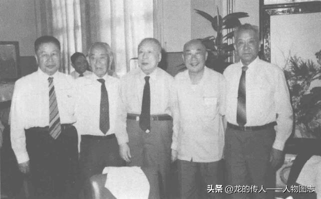 1986年伍修权等会见参与东北老航校创建的日本友人林弥一郎(左起:朱光、林弥一郎