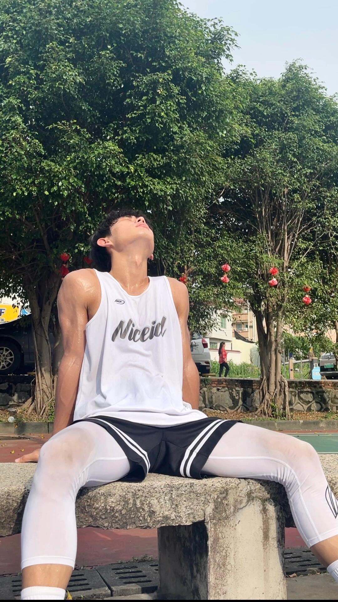当阳光照在脸上。传送门丨半个朋友多 ​​​