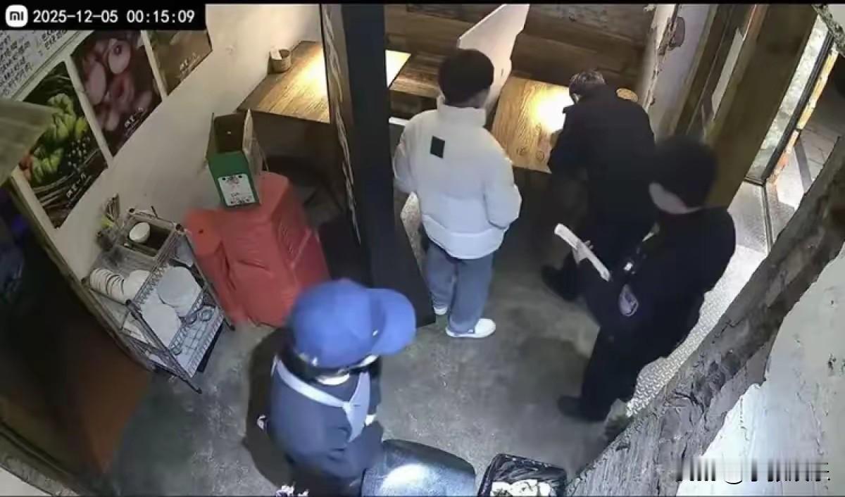 最后还是没有躲过啊！
最后还是张先生抗下了所有。
这1000多的餐费，还是落在了