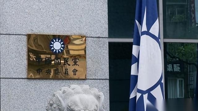 蓝绿白三党满意度都没过半，不满意度倒是一个比一个高。
TVBS这份民调一出来，岛