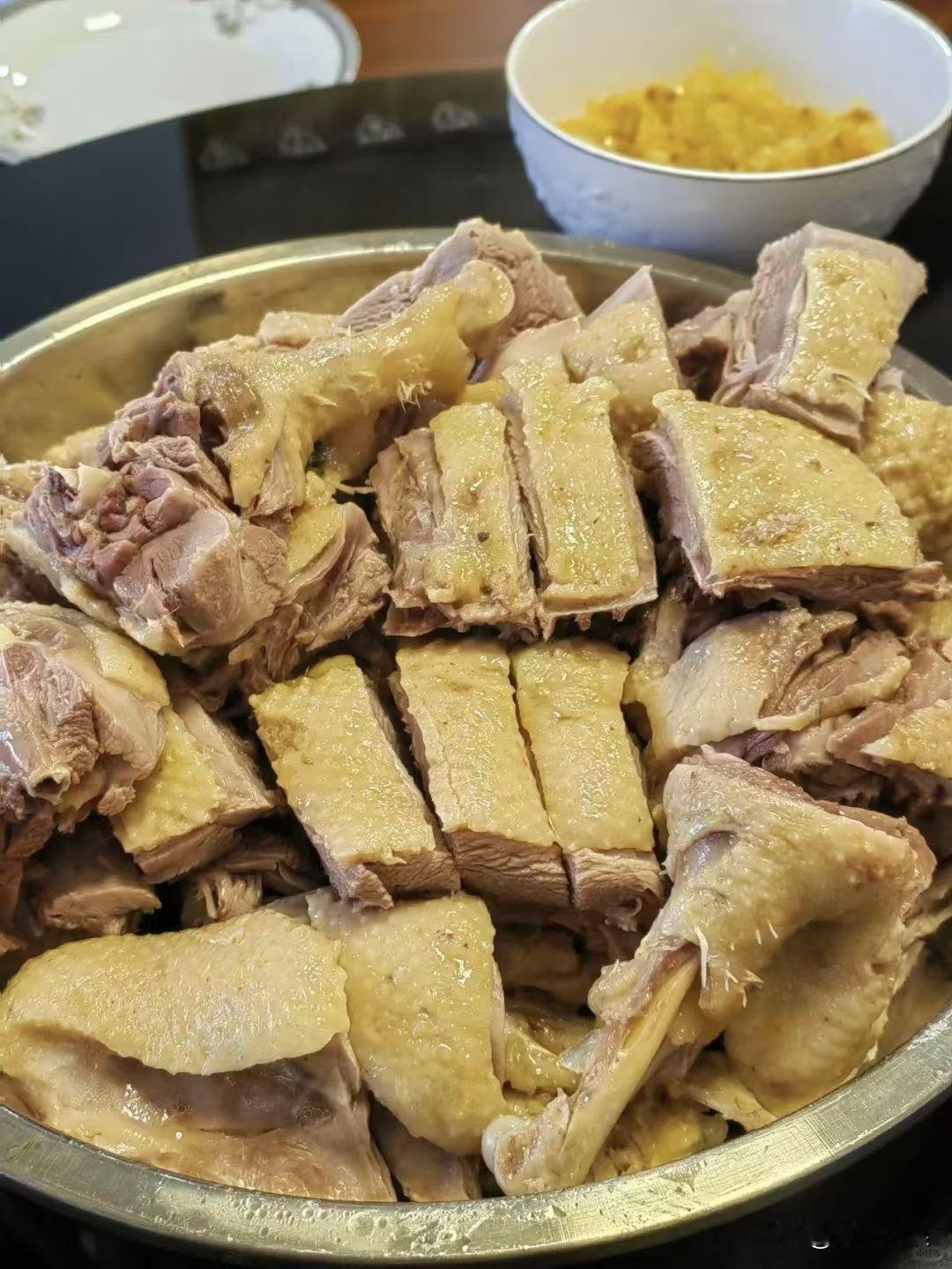 随手拍张照农历七月十四在广西可是个重要日子，这天吃白斩鸭是老传统了。我也赶个热闹