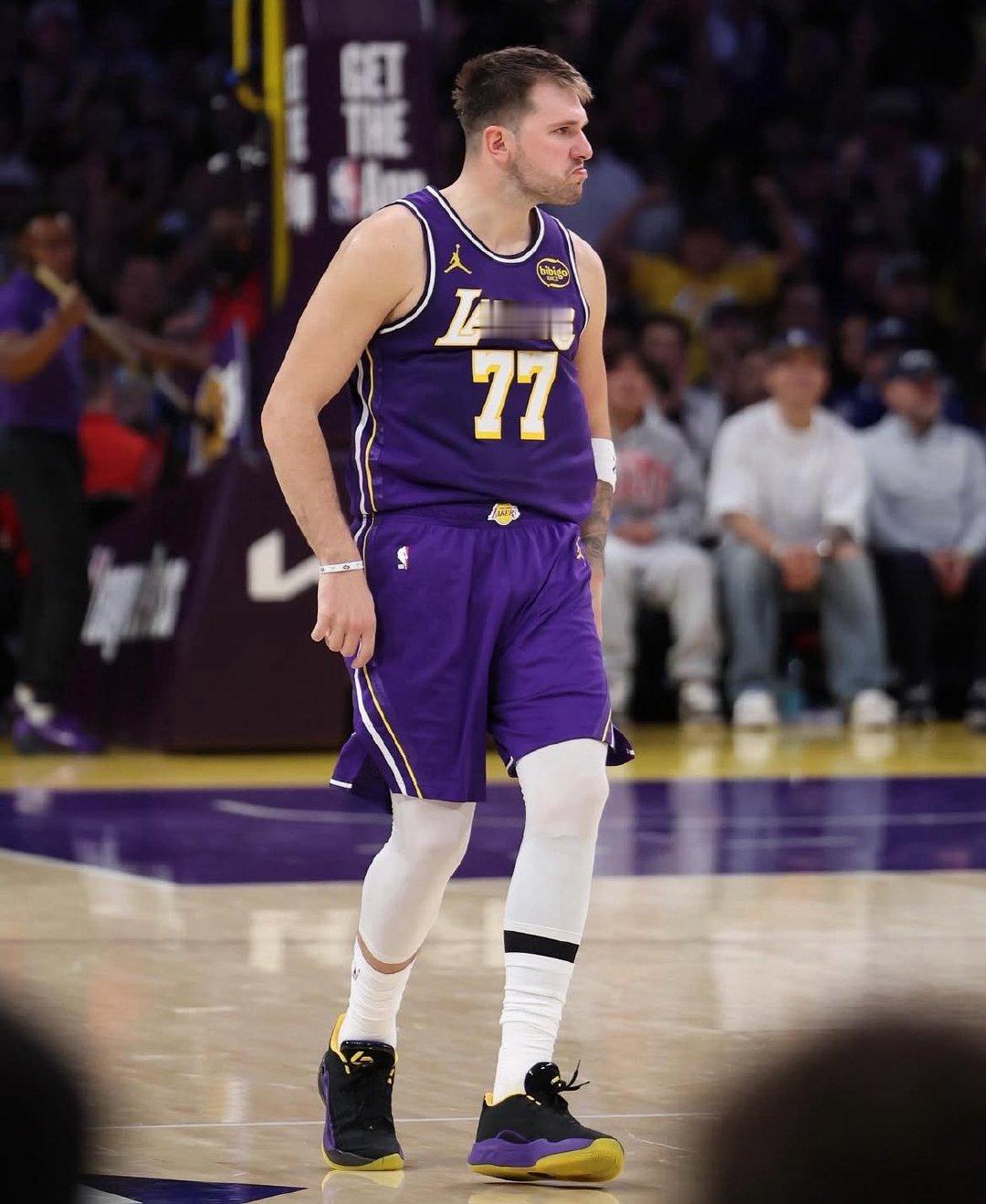 湖人随队记者Dave McMenamin报道，东契奇很大可能在圣诞大战复出。圣诞