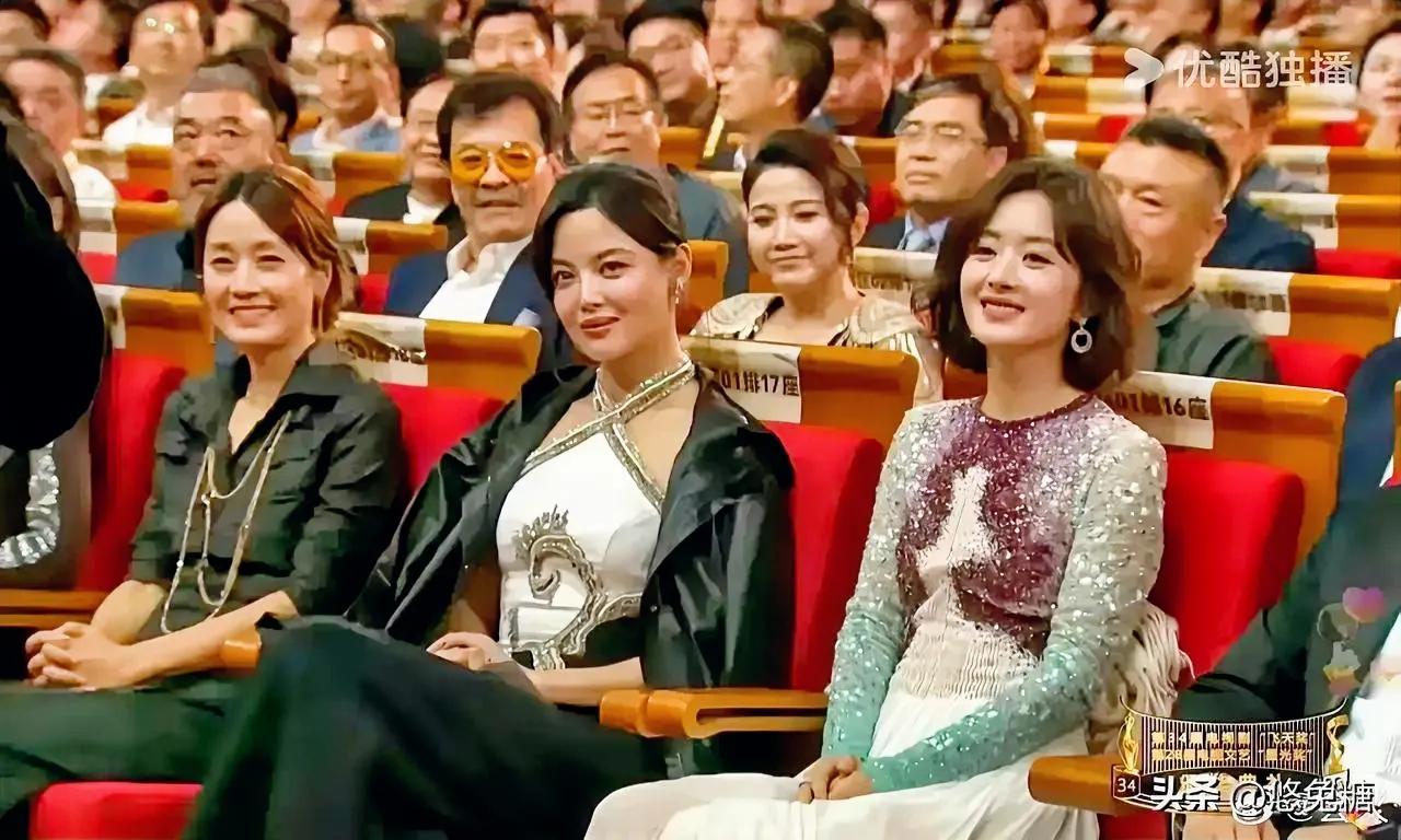 马伊琍，赵丽颖，辛芷蕾同框
马伊琍，最有文化，知性美女，部部精品。
赵丽颖，可爱