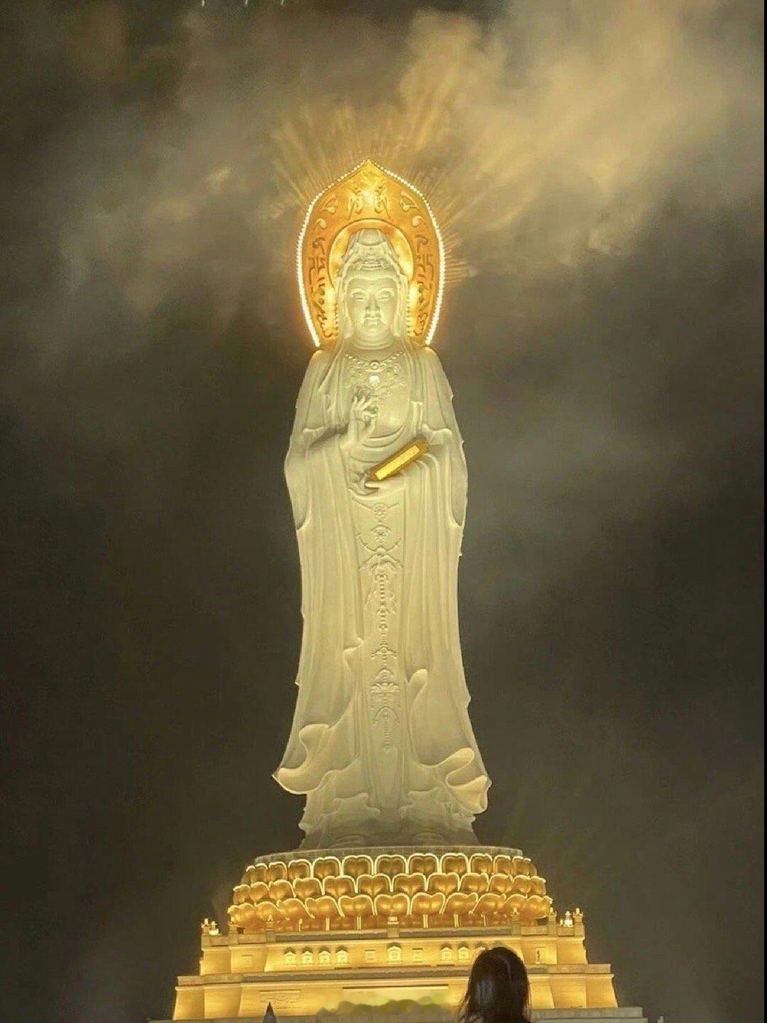 遇见菩萨，不要划走，诚心许个愿。愿平安相伴，所愿皆成真🙏 ​​​