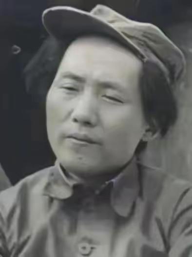 一张长发老照片，藏着长征说不尽的苦，看完瞬间破防
 
一张陕北时期的老照片，毛主