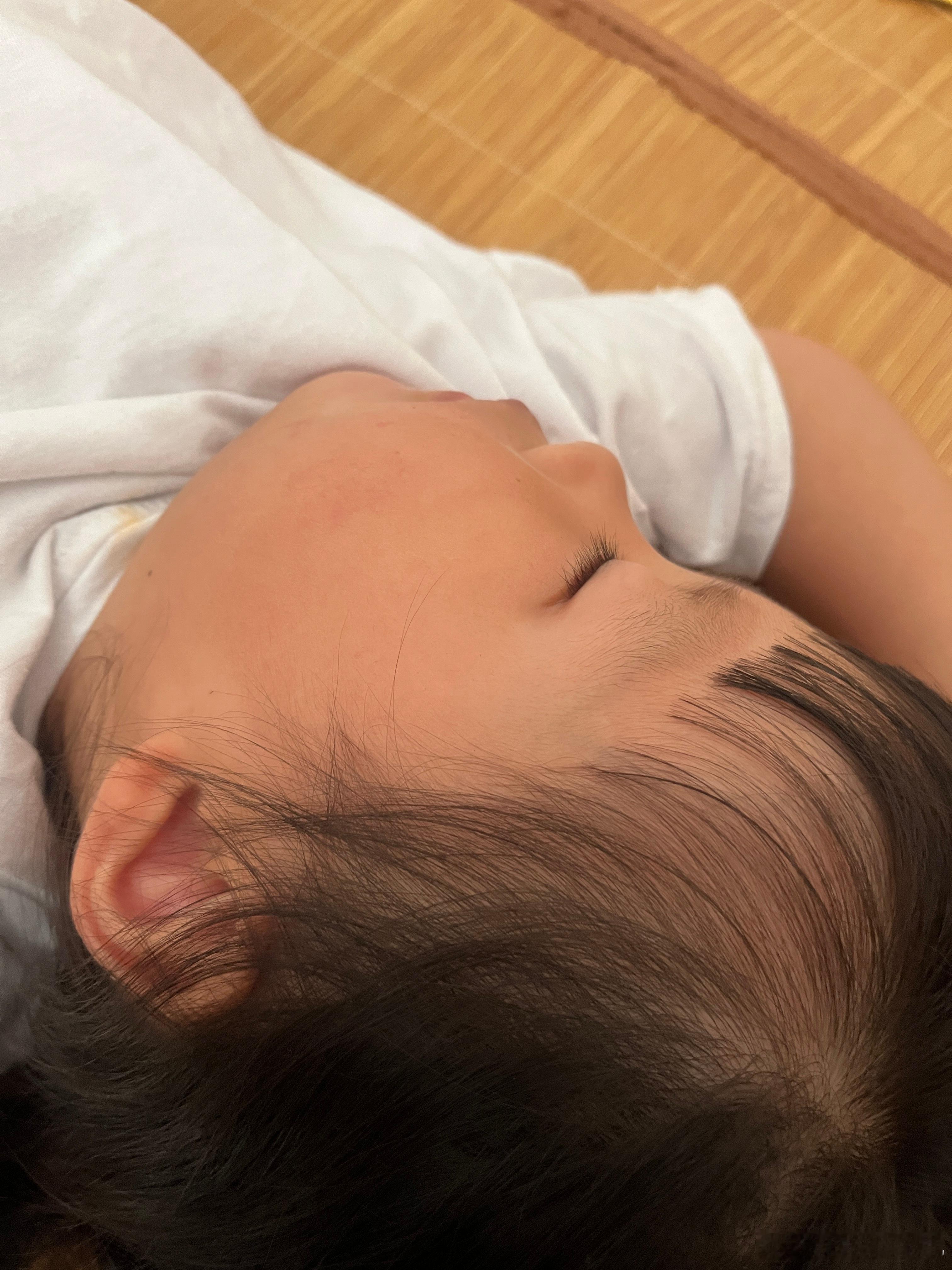 睡了，整个世界都安静🤫两兄妹好像练武功一样，没停过本来我今天都不想过来，太吵，