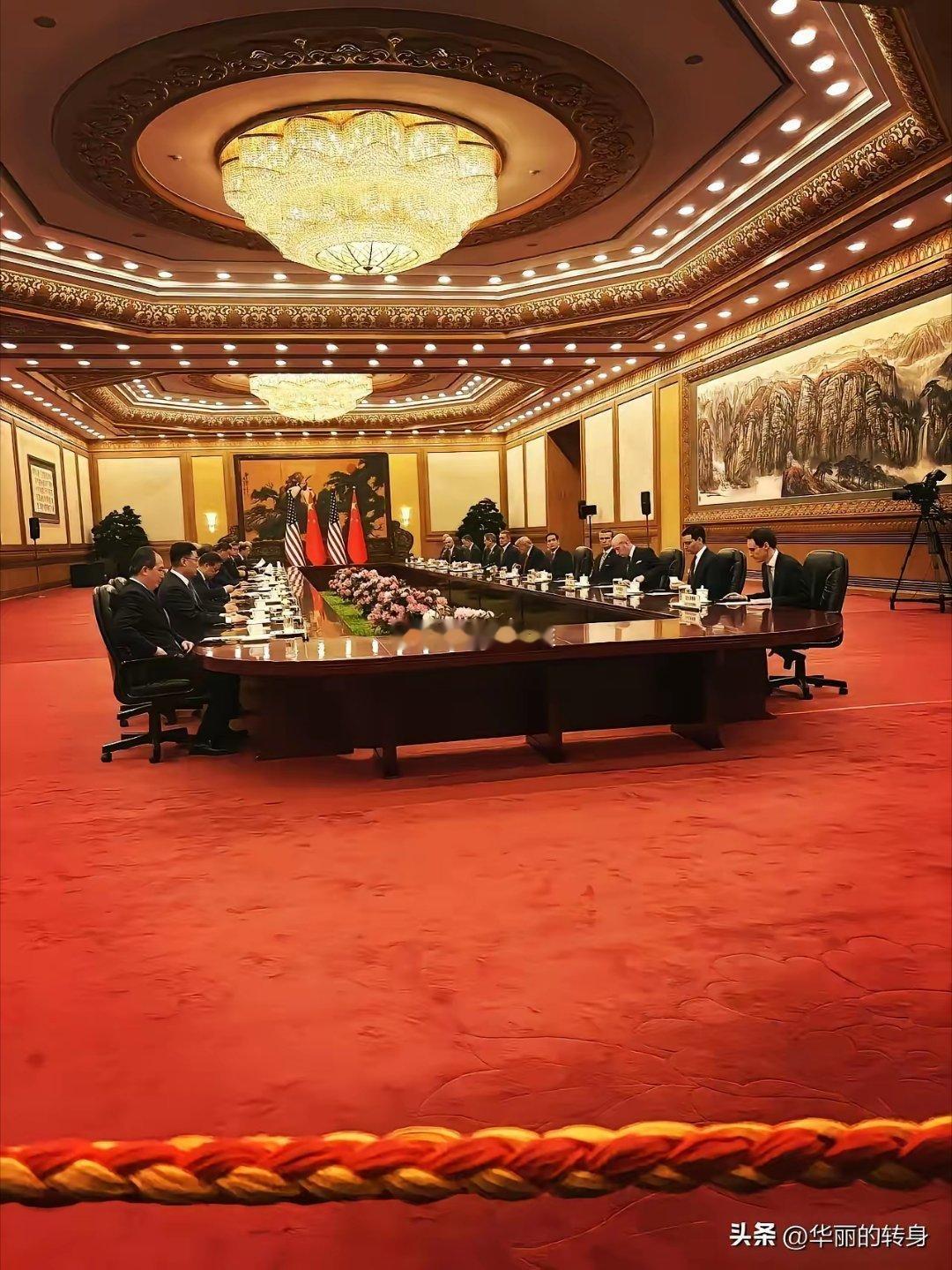 是我们的军事和科技，维护了这穹顶的庄严和惊艳 