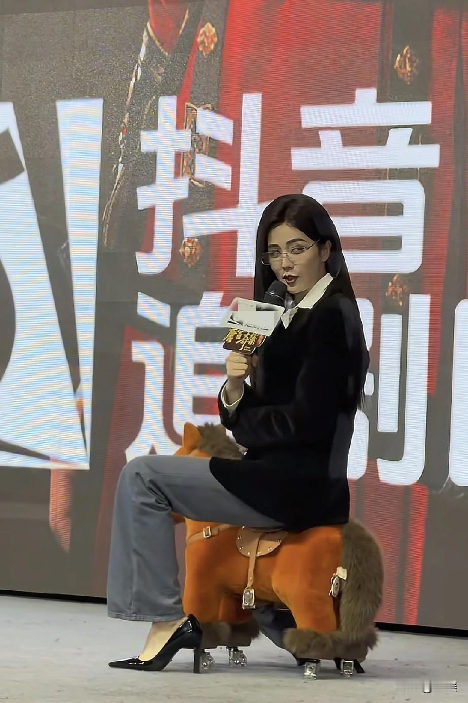 白鹿坐小马模型