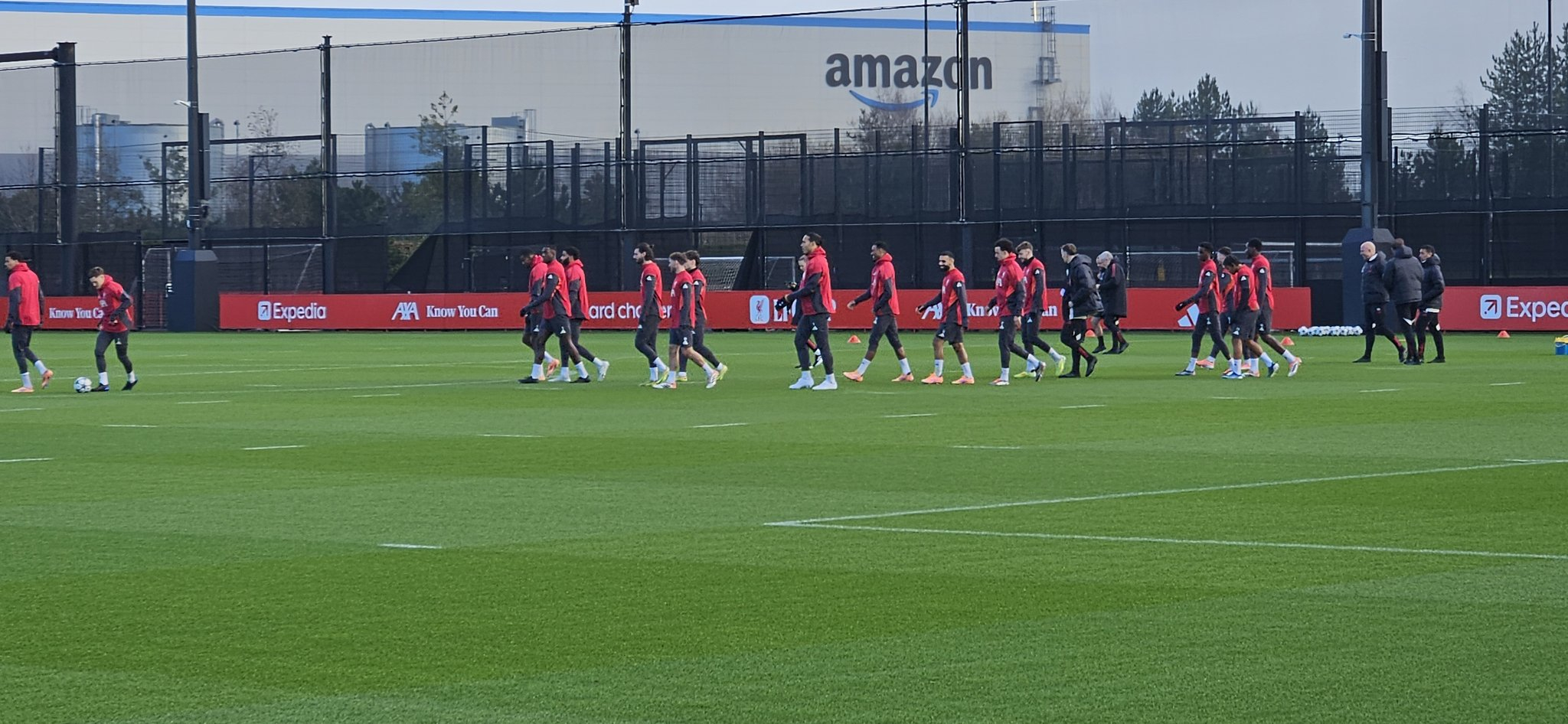 没有加克波，没有基耶萨，没有远藤航……弗林蓬突然闯入，仍是单练 