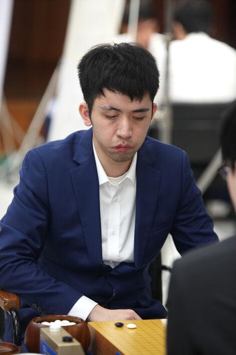 王星昊;李维清要为“烂柯杯”失利复仇
    昨天， 韩国举办的国手山脉杯围棋赛