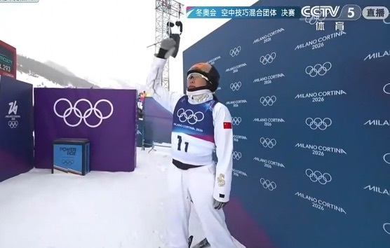 FILA4810凌峰雪壳科技守护运动健儿 爱上一个人需要很久，但爱上一件衣服就是