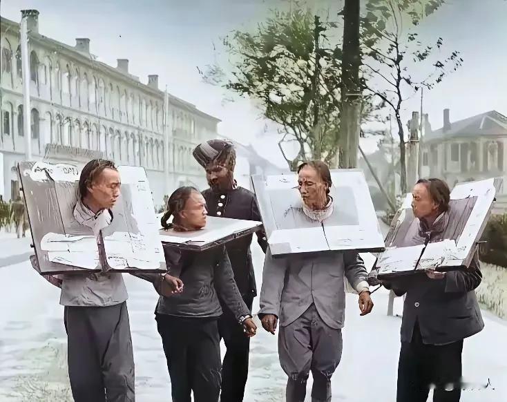 同胞们，请记住这张照片，这是我们前辈的耻辱，也是我们的耻辱！同胞们，请记住这张照