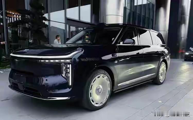 智己LS9这波操作，是要卷死30万级SUV吗？！

本来以为大六座=笨重+费油，