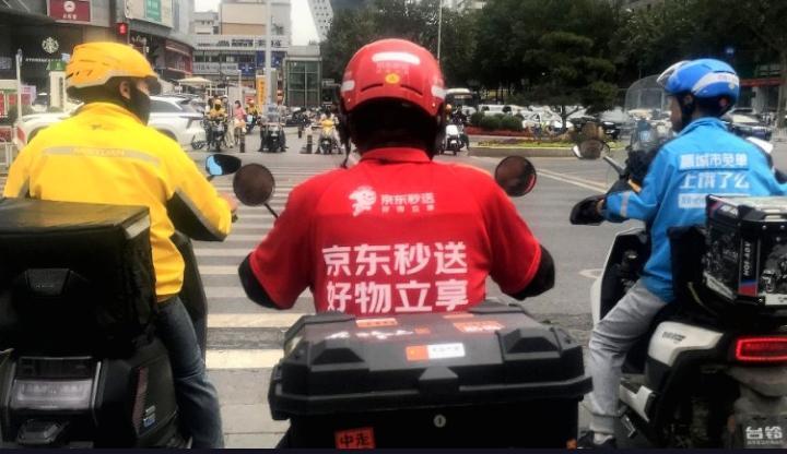 外卖骑手连续接单4小时需强制休息，新规能否真正改善骑手工作环境？
外卖骑手的工作