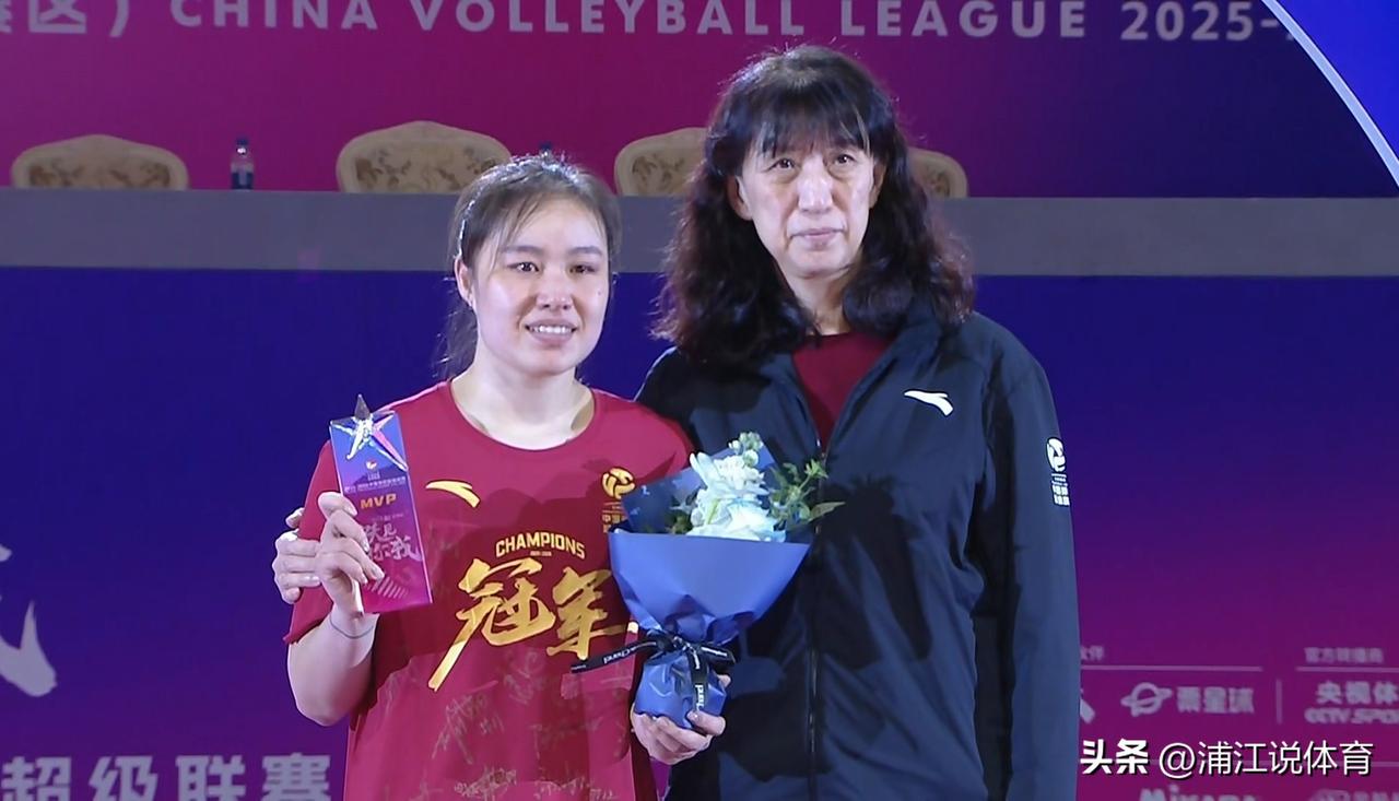 超级冷门：上海女排自由人王唯漪斩获排超联赛MVP！所有人都不曾想到，31岁的王唯