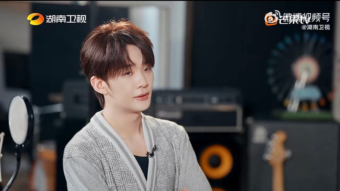 王赫野希望开演唱会后回到live house从万人舞台的星光璀璨，到 live 