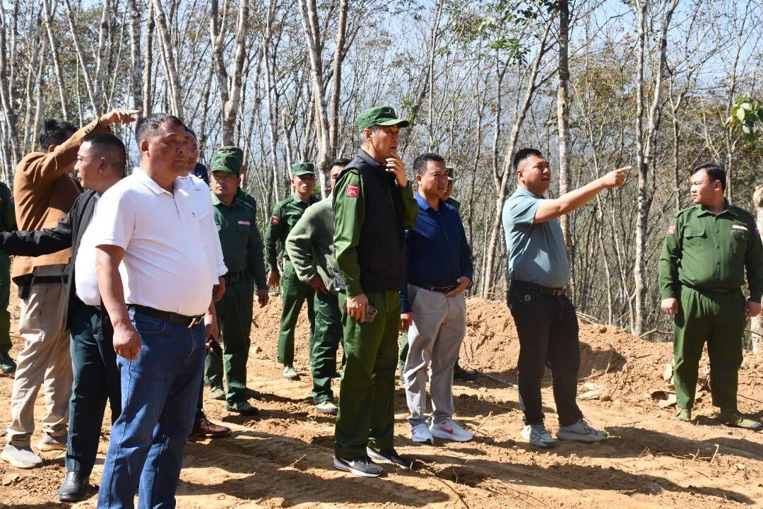 彭德仁司令再去视察公路建设！

老街市到清水河口岸的公路，只有30公里左右。虽然