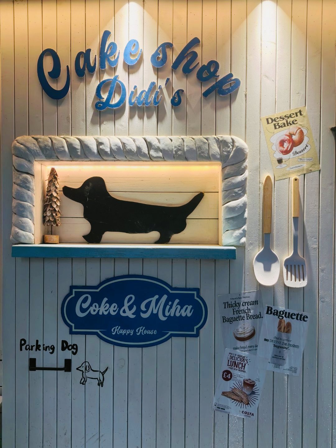 洋灵打卡了DIDI'cake，巧的是，这家店装修基调基本就是蓝色，而且这个巧克力