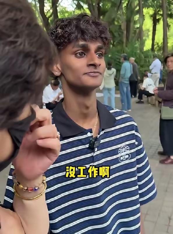 上海相亲角这一幕真的太真实了！

印度小伙主动上前搭讪大妈，直言想做她家女婿，直
