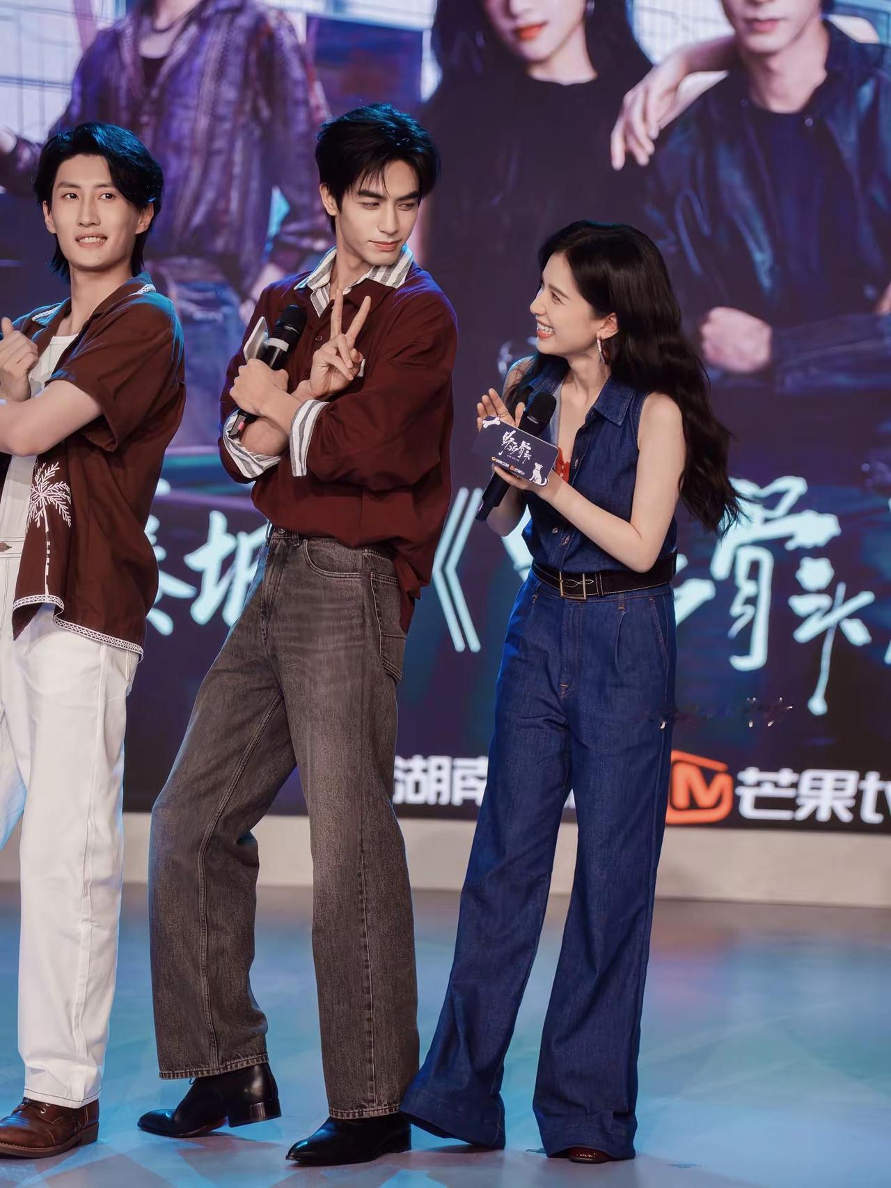 我拍的📸哥妹今天一直在贴贴。野狗骨头 宋威龙