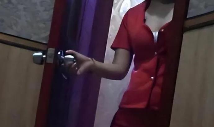 离了个大谱，四川发生这么一起让人啼“离了个大谱！”四川，一女子醉酒后和朋友一起去
