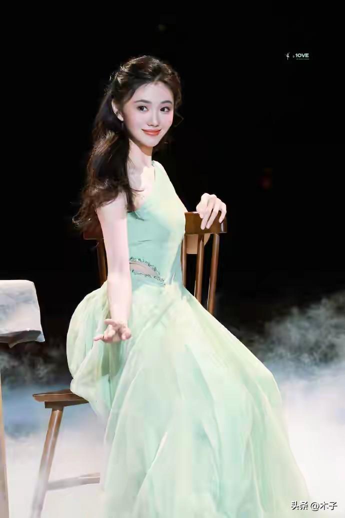 谁还只盯着刘浩存的颜值？CMG盛典这段发言，温柔里藏着硬底气，直接刷新了太多人的