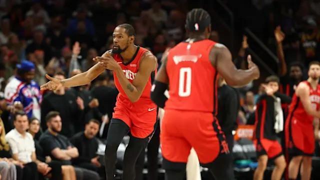 火箭真特么神奇的球队

上半场拿73分，领先76人17分

下半场76人战术犯规