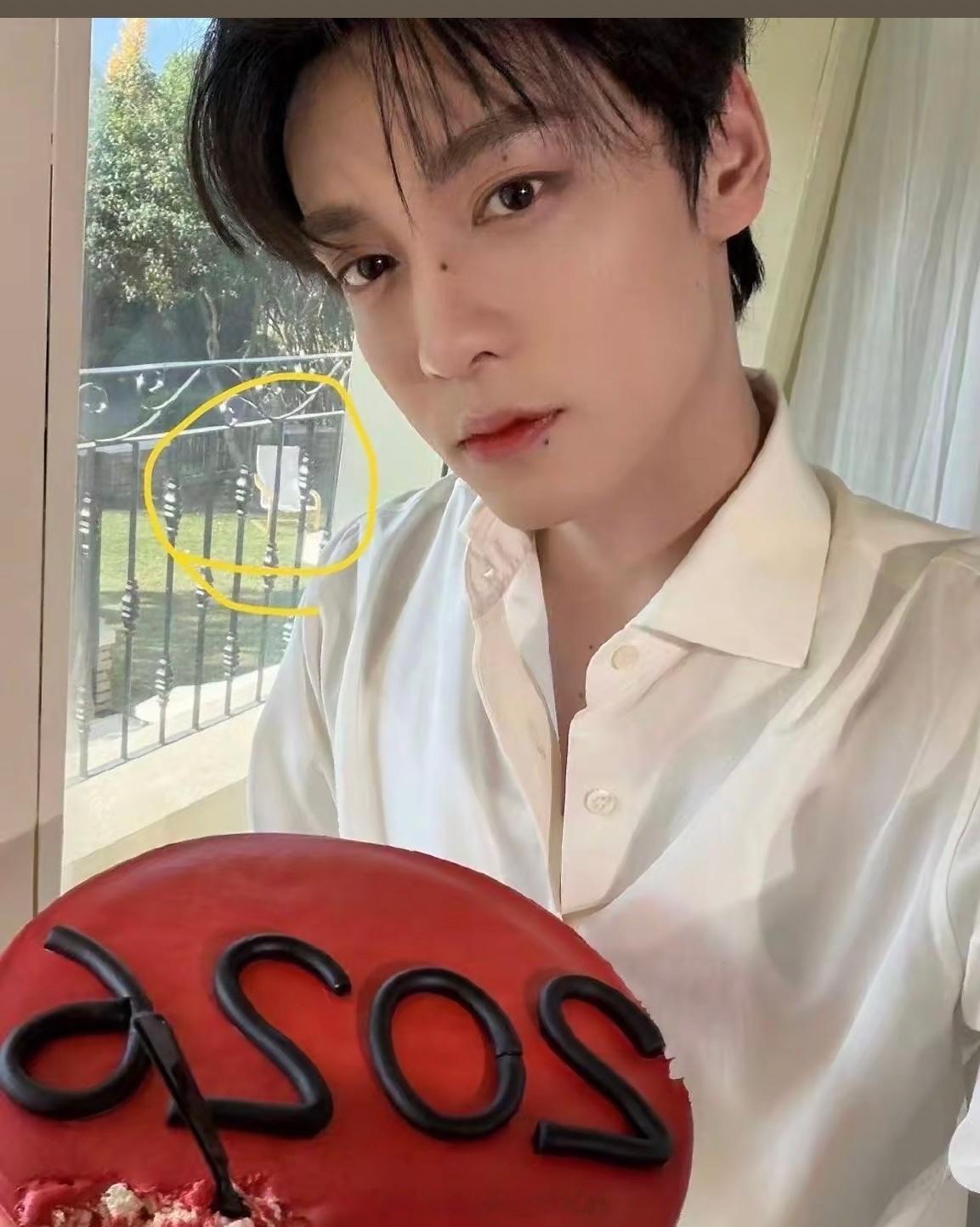 首先，不是同款。其次，田栩宁25年就先戴了项链，架不住无关人士硬要copy个同品