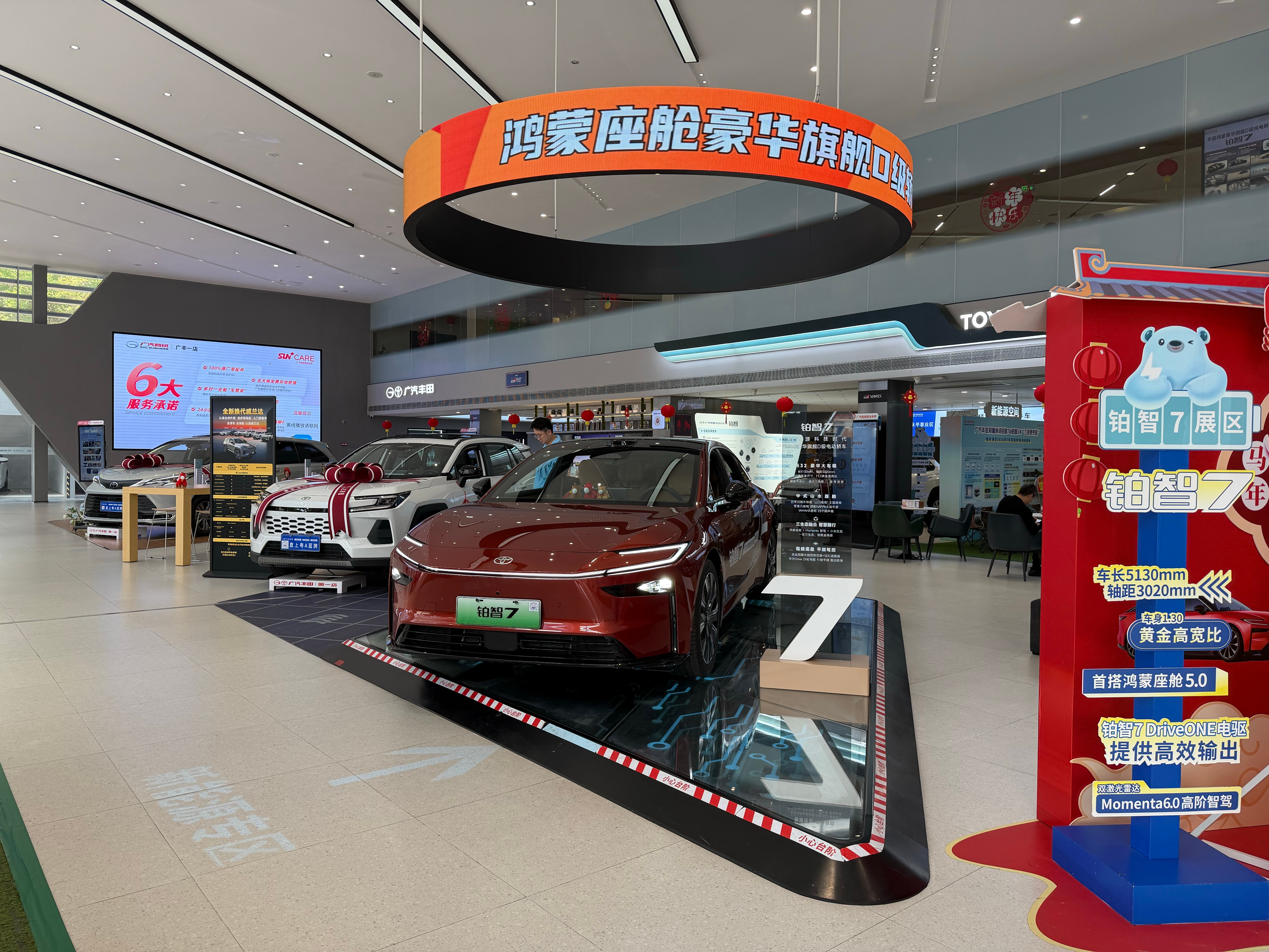 丰田铂智7实车全面到店 前两天刚参加完预售发布会，现在实车已经到店了。估计大家月