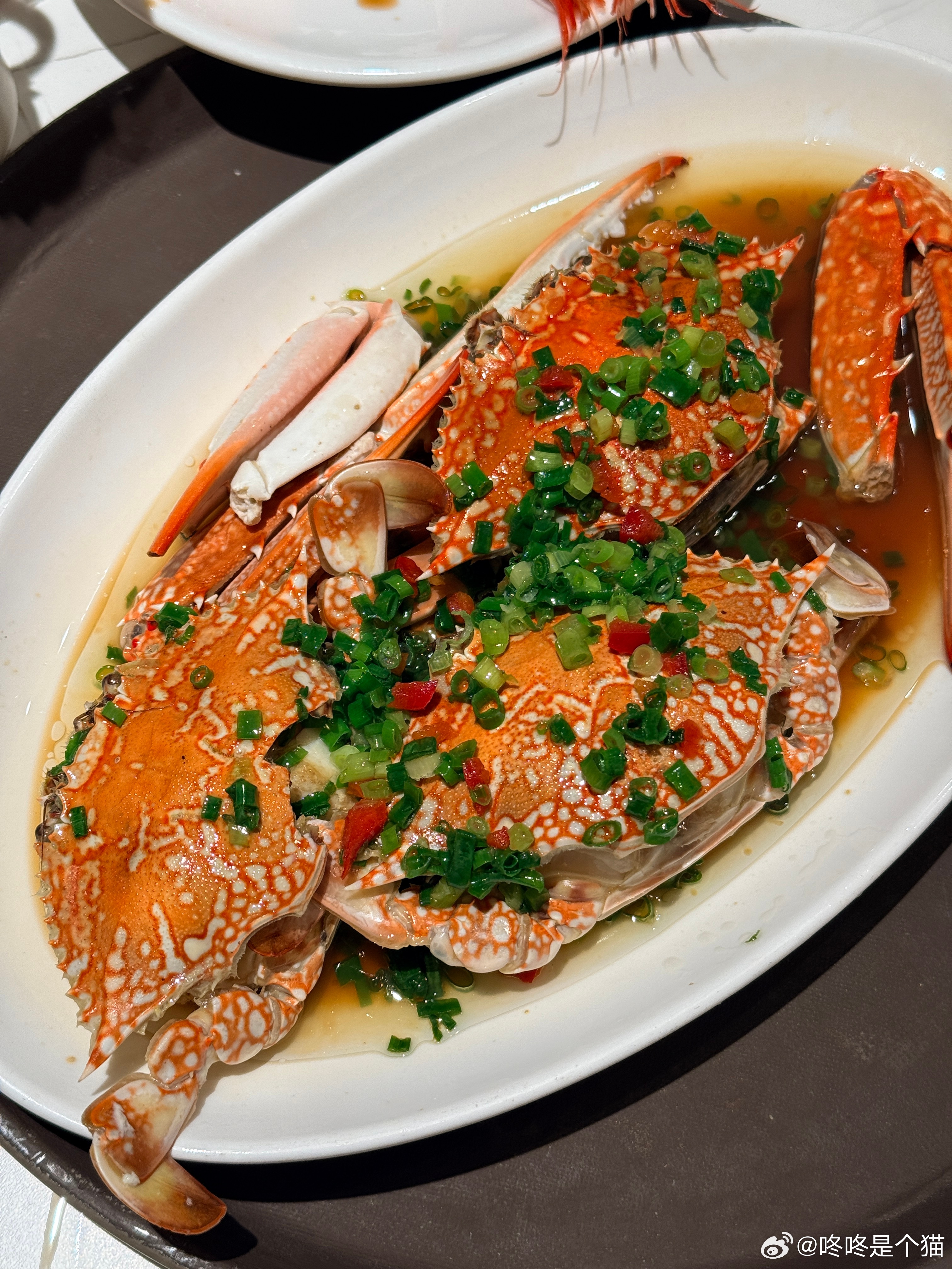 上午迷迷糊糊的被家人从被窝里薅起来，出门冰天雪地的，早饭就是吃自助，中间有抽奖环